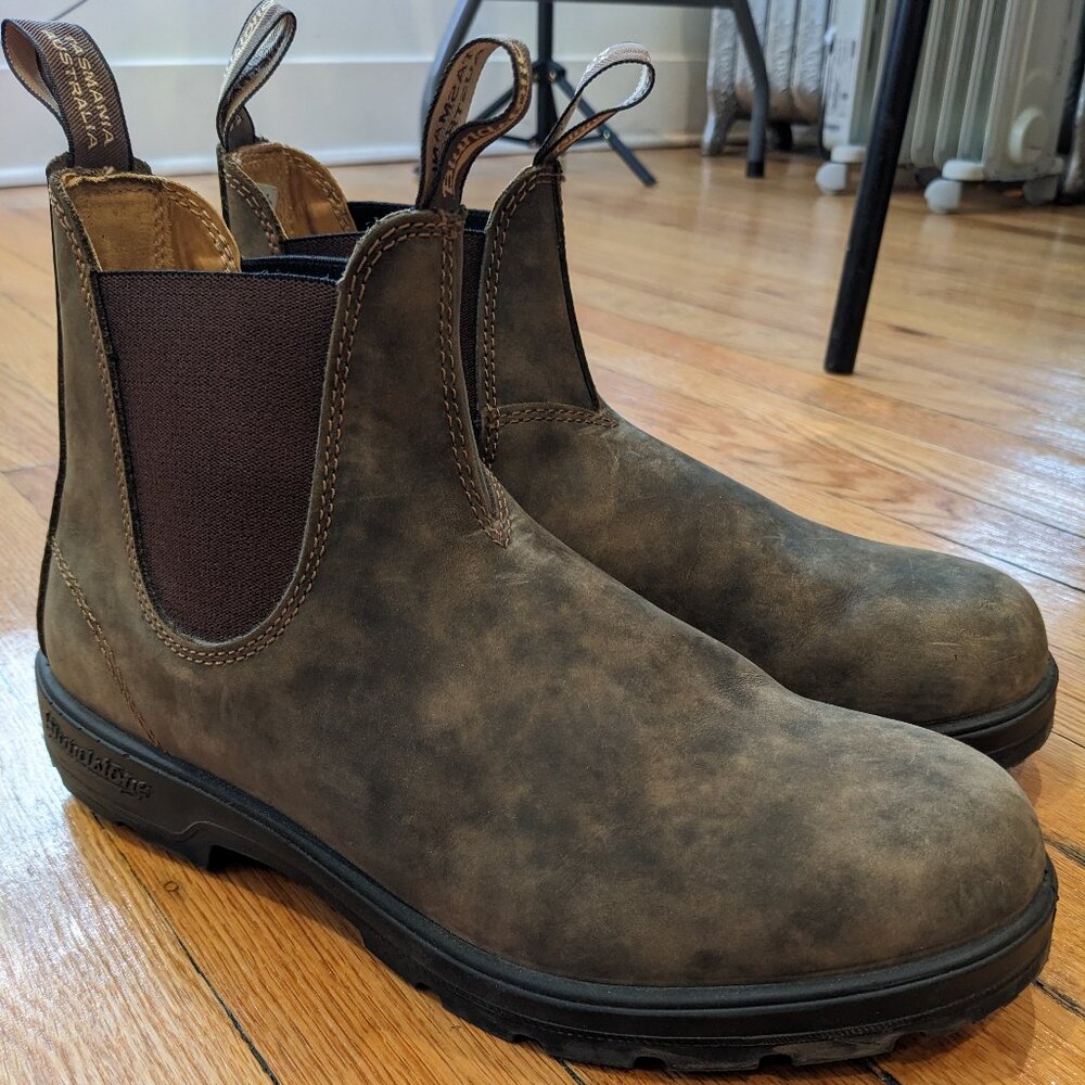 Blundstone Chelsea Boot in Rustic Brown, mens size 9